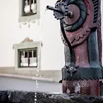 Am Dorfbrunnen *