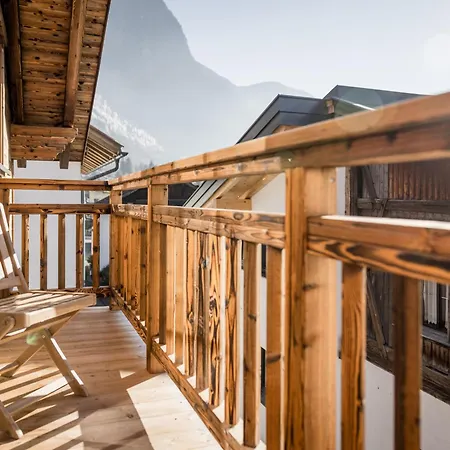 Am Dorfbrunnen * اوتز