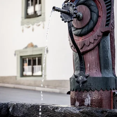 Am Dorfbrunnen *